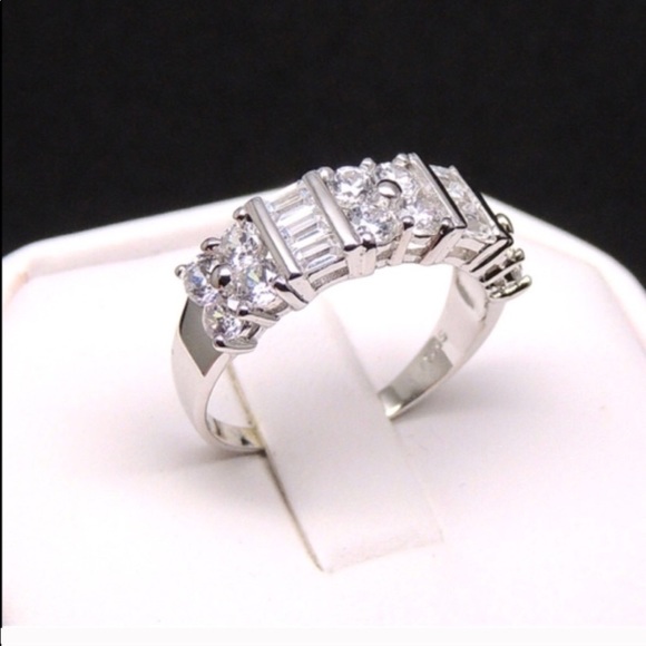 Jewelry - ANNIVERSARY RING SIZE 6